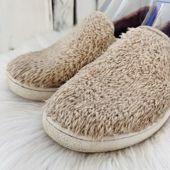 UGG Ricci Tan Neutral Furry Textured Slip on Loafers Womens Size 7.5 - Picture 2 of 8